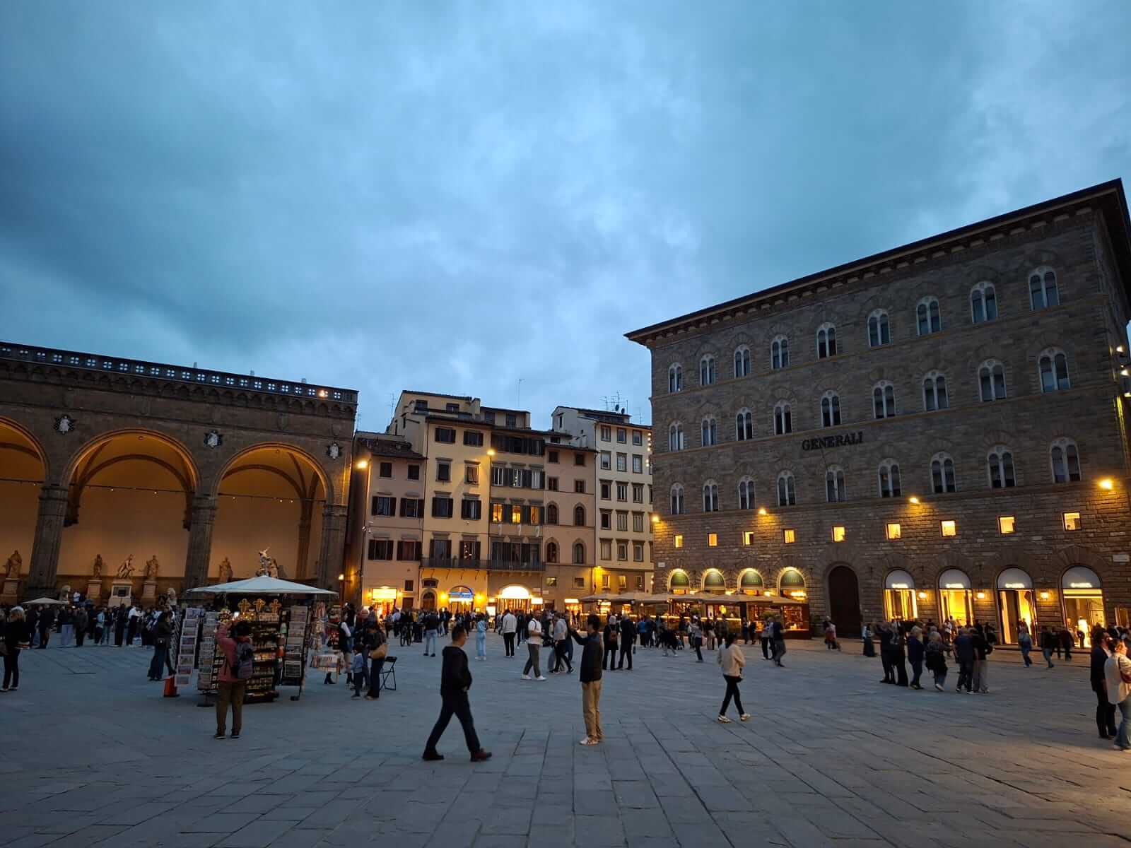 La Piazza della Signoria en fin de journée, foule et lumières